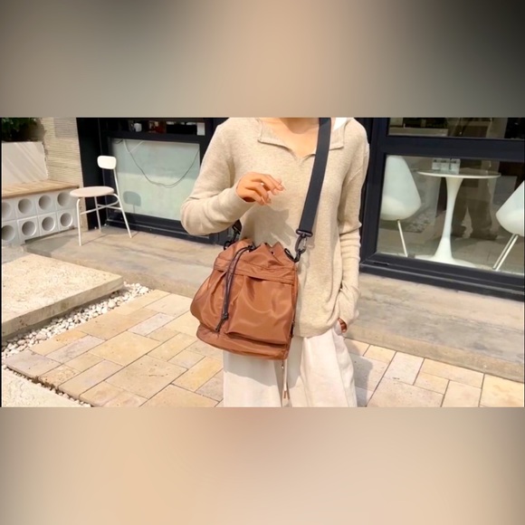 NWT Drawstring Nylon Waterproof Bucket Bag - Picture 7 of 8